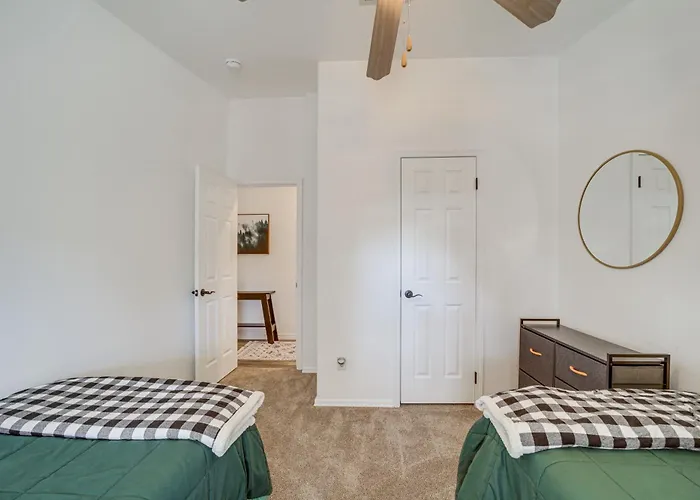 Holiday home Mtn Views + Playground: Family-friendly *