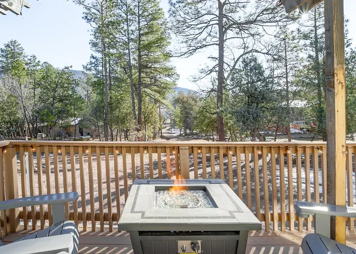 Mtn Views + Playground: Family-friendly Holiday home *